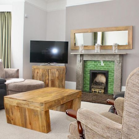 Tidesreach Filey, Sleeps 13, Close To Beach Ngoại thất bức ảnh